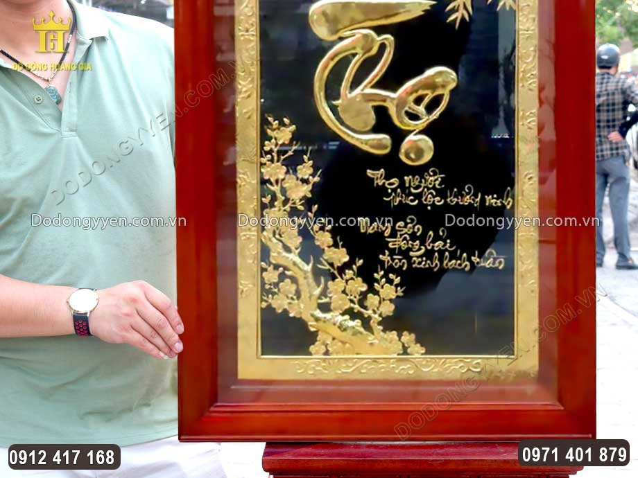 Khung tranh bằng gỗ tự nhi&ecirc;n v&ocirc; c&ugrave;ng chắc chắn